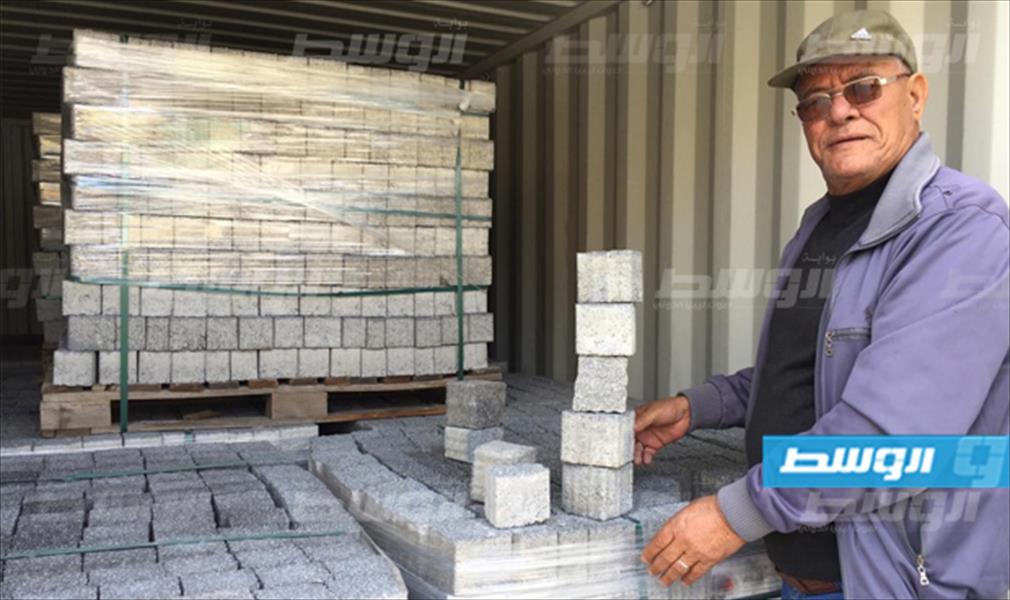 مصادرة حاويات لشركة وهمية تحوي مياهًا معدنية وحجارة في ميناء طبرق