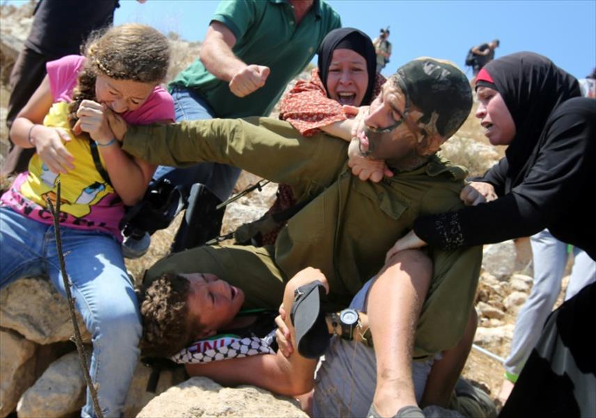عهد التميمي أمام محكمة عسكرية إسرائيلية بعد فيديو صفع الجنديين