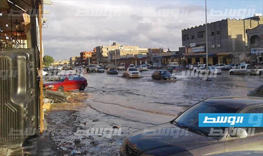 إغلاق معظم الشوارع الرئيسية في طبرق جراء هطول الأمطار الغزيرة