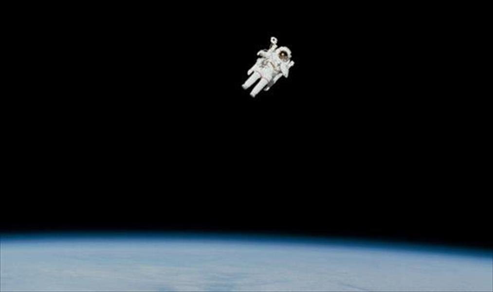 وفاة أول رجل يسبح في الفضاء