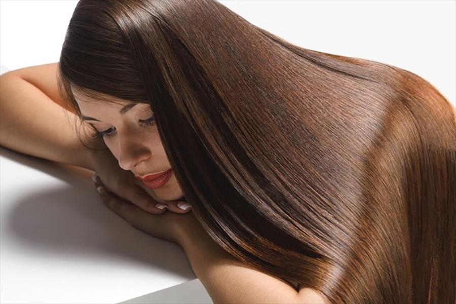 4 طرق سهلة لفرد الشعر طبيعيًا