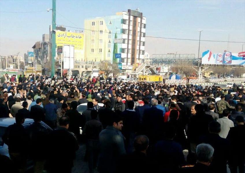 محتجون في طهران يهتفون «لا غزة ولا لبنان.. حياتي لإيران»