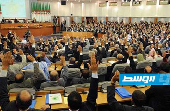 الجزائر تطالب بـ«عمل مشترك» ينهي التوتر في ليبيا