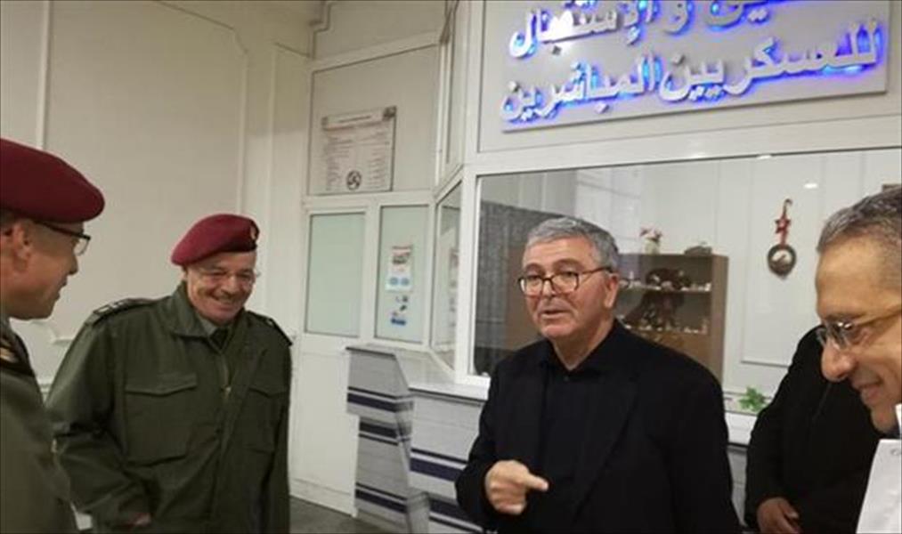 وزير الدفاع التونسي يزور المستشفى العكسري بالعاصمة