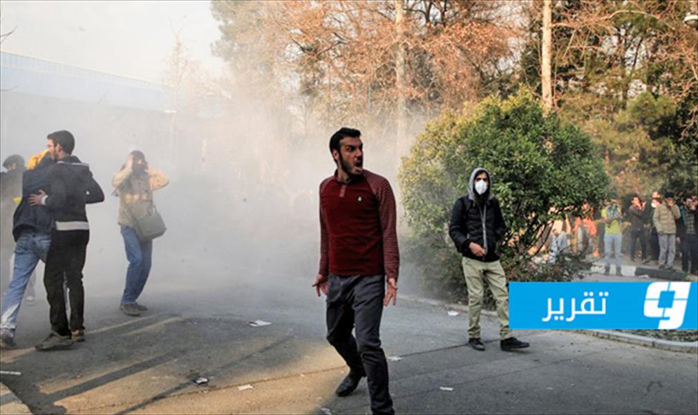ما الذي دفع محتجين إيرانيين للخروج إلى الشوارع؟