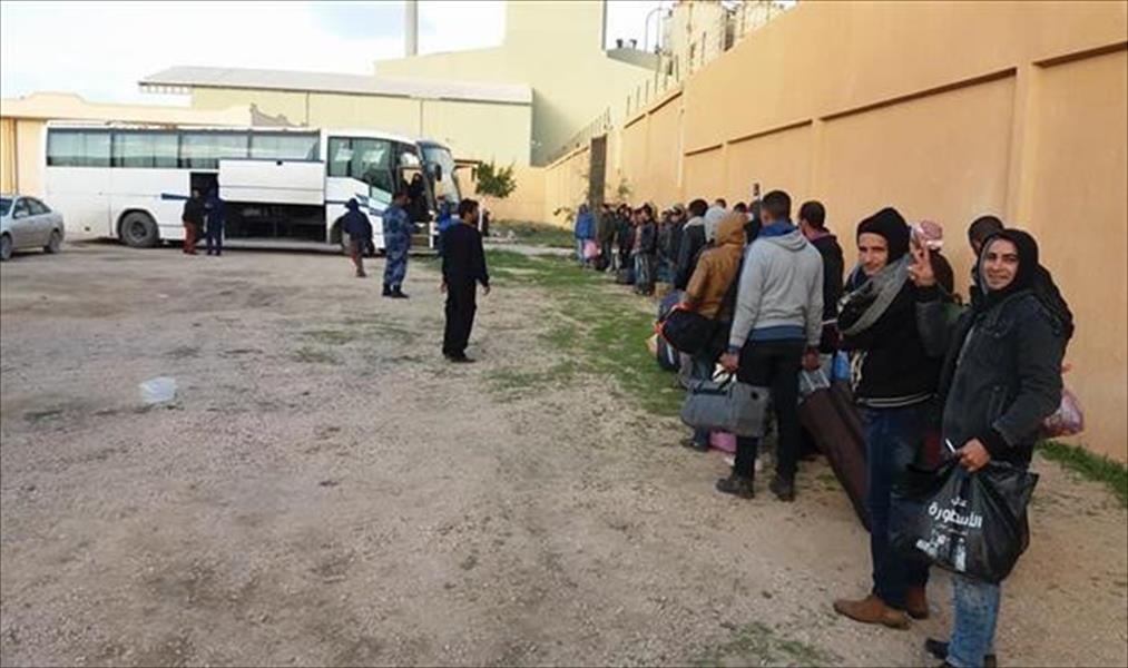 ترحيل 128 مهاجراً غير شرعي من مركز إيواء قنفودة غرب بنغازي