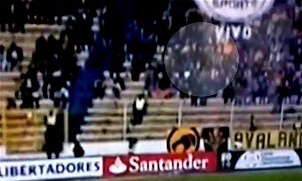 بالفيديو: شبح يقتحم مدرجات ملعب ويركض بين المشجعين