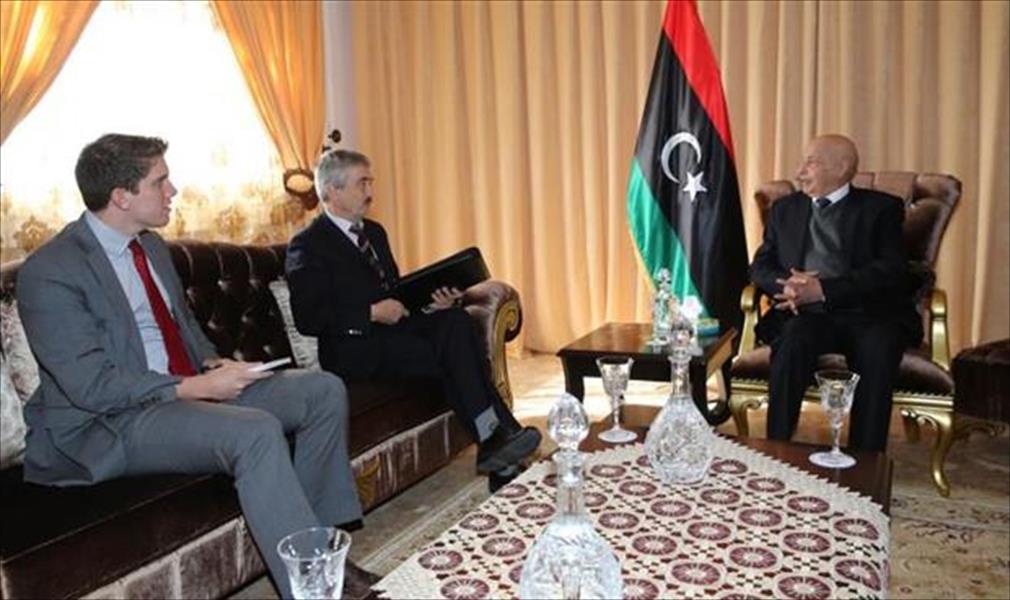 السفير البريطاني يحث الليبيين على العمل معًا لتطبيق خطة الأمم المتحدة