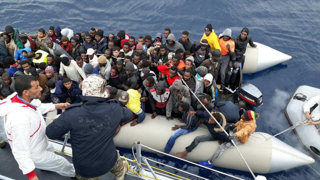 بالصور: حرس السواحل الليبي ينقذ 279 مهاجرًا قبالة شواطئ الخمس والزاوية