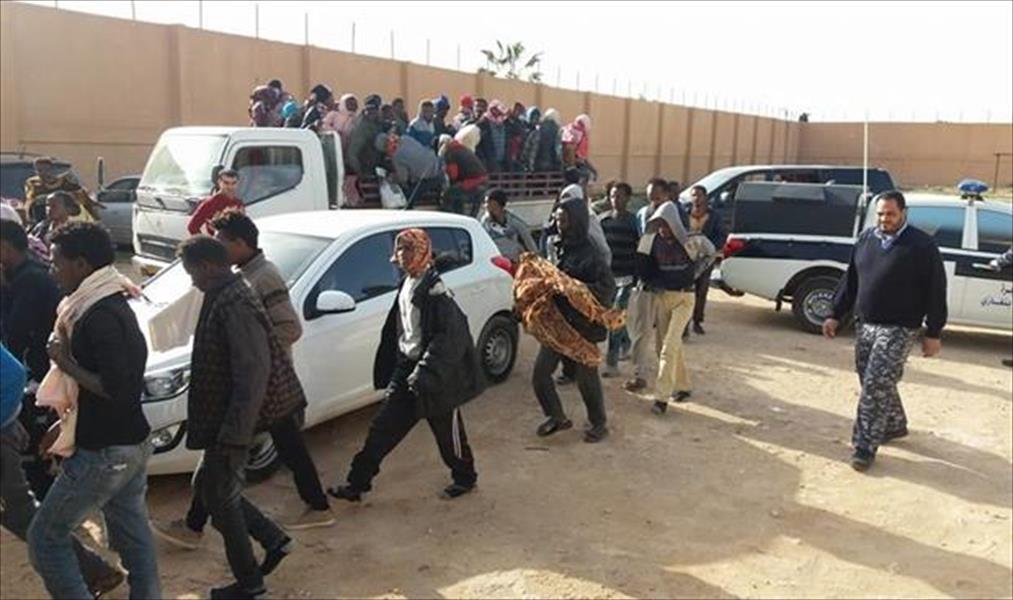 ضبط 81 مهاجرًا في ضواحي أجدابيا وتسليمهم إلى مركز إيواء قنفودة في بنغازي