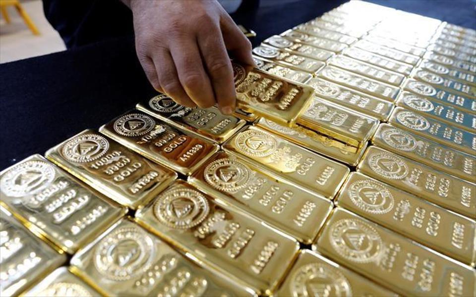 الذهب يحقق مكاسب للأسبوع الخامس مدفوعًا بهبوط الدولار