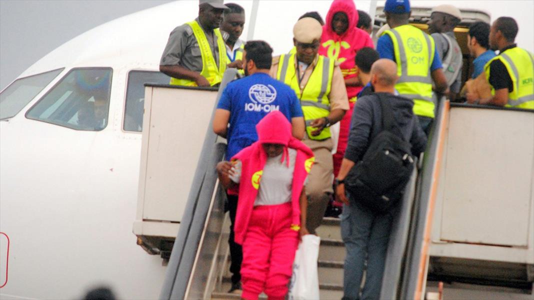 نيجيريا تضبط مهربيْن اثنين بين مهاجرين عائدين من ليبيا
