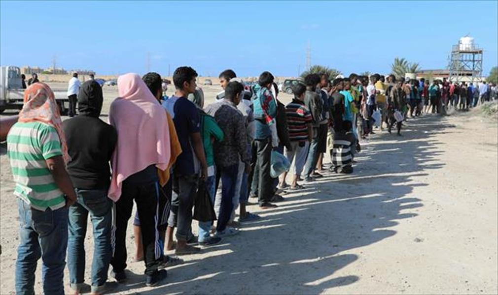 ضبط 81 مهاجرًا في بنغازي فروا من مهربين