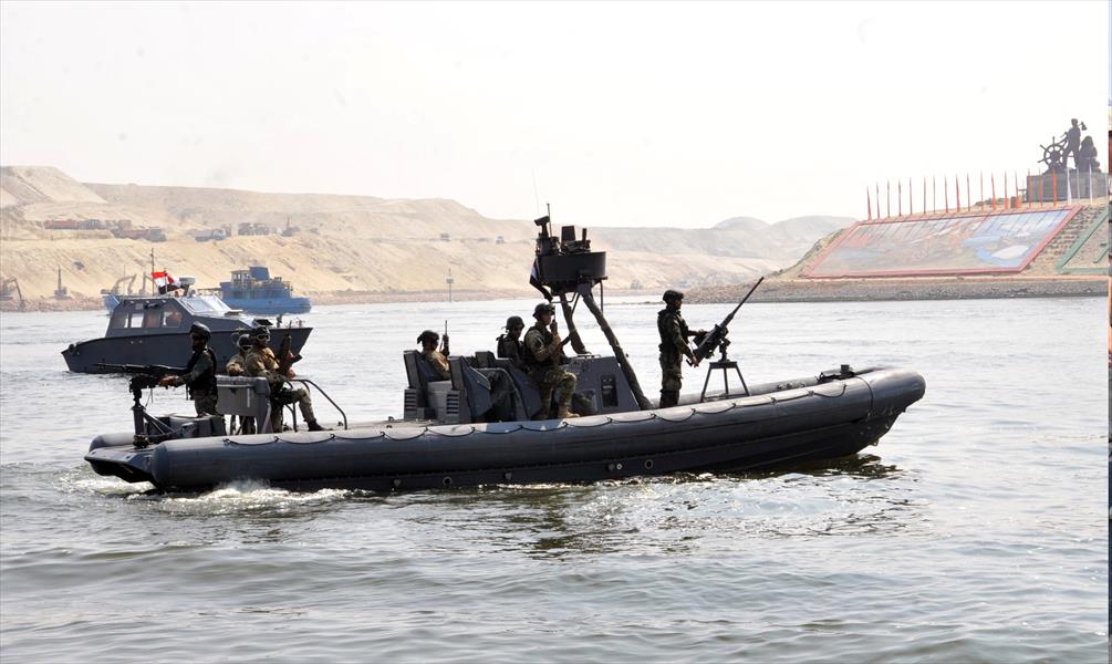 الجيش المصري يعزز إجراءات تأمين المجرى الملاحي لقناة السويس