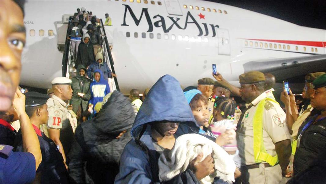 نيجيريا تجلي نحو 1500 من مهاجريها العالقين في ليبيا