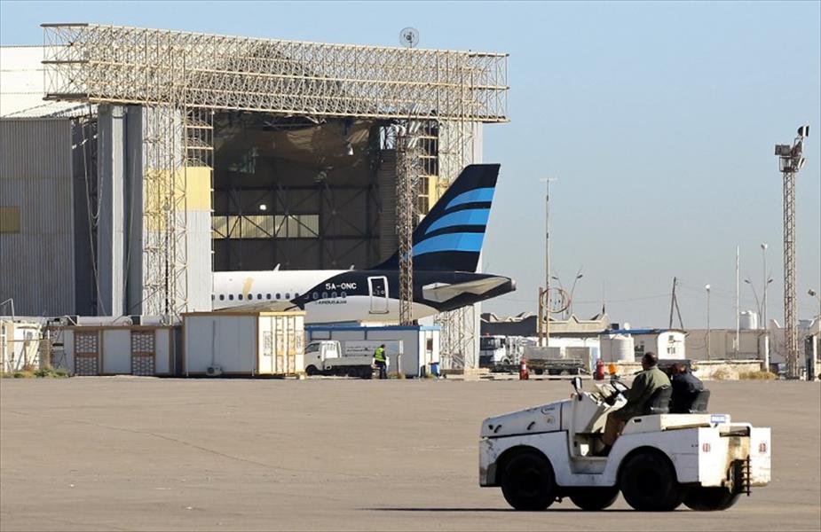 الحكومة الموقتة تدين الهجوم على مطار معيتيقة وتصفه بـ«الإرهابي»