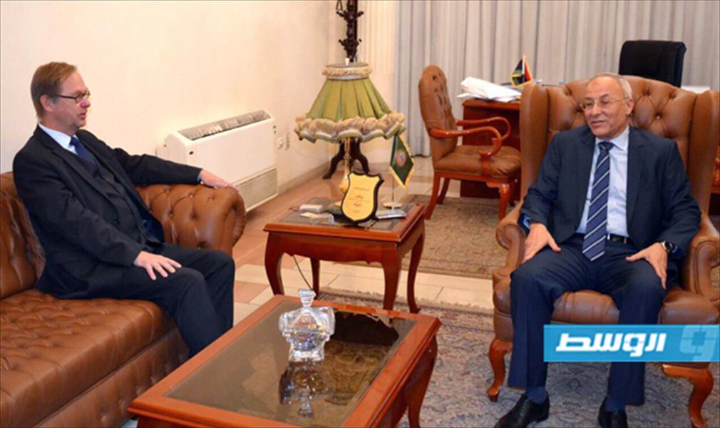 مندوب ليبيا في الجامعة العربية يلتقي السفير النرويجي بالقاهرة