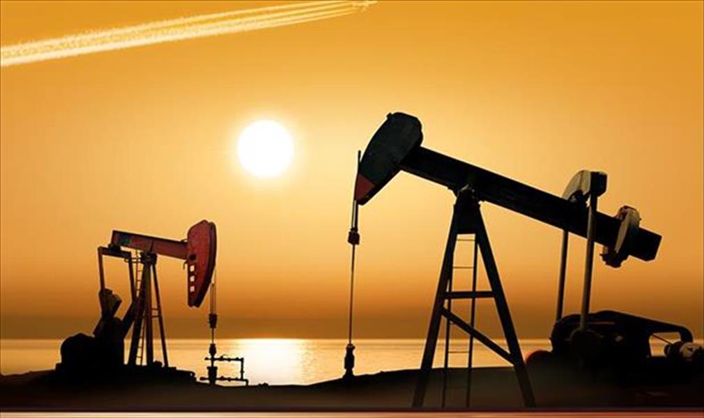 أسعار النفط تتجه لأكبر خسارة أسبوعية منذ أكتوبر الماضي