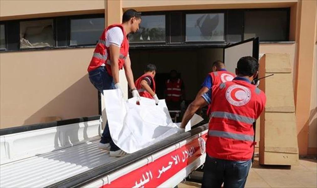الهلال الأحمر ينقل جثتين من سيدي فرج ووسط بنغازي إلى المركز الطبي