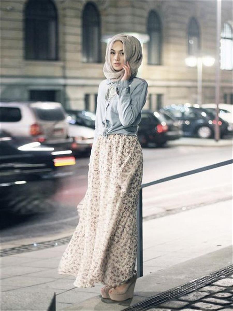 طرق تنسيق الملابس المطبوعة مع الحجاب