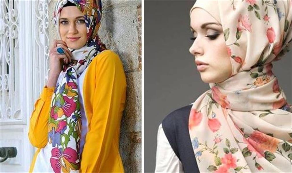 طرق تنسيق الملابس المطبوعة مع الحجاب