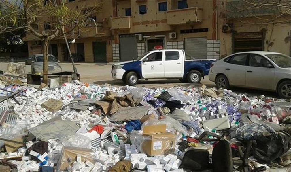 الحرس البلدي يتلف أدوية تخلص منها أحد التجار في بنغازي