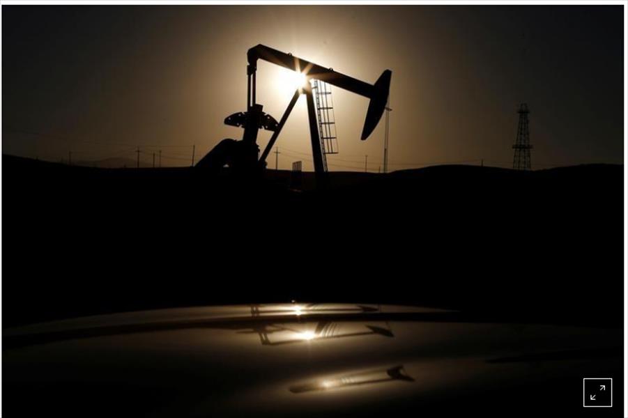 النفط يتماسك بفعل قوة الطلب واستمرار خطة «أوبك» لخفض الإنتاج