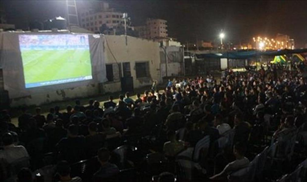 جماهير طرابلس تحتشد للمنتخب أمام شاشة عرض عملاقة 