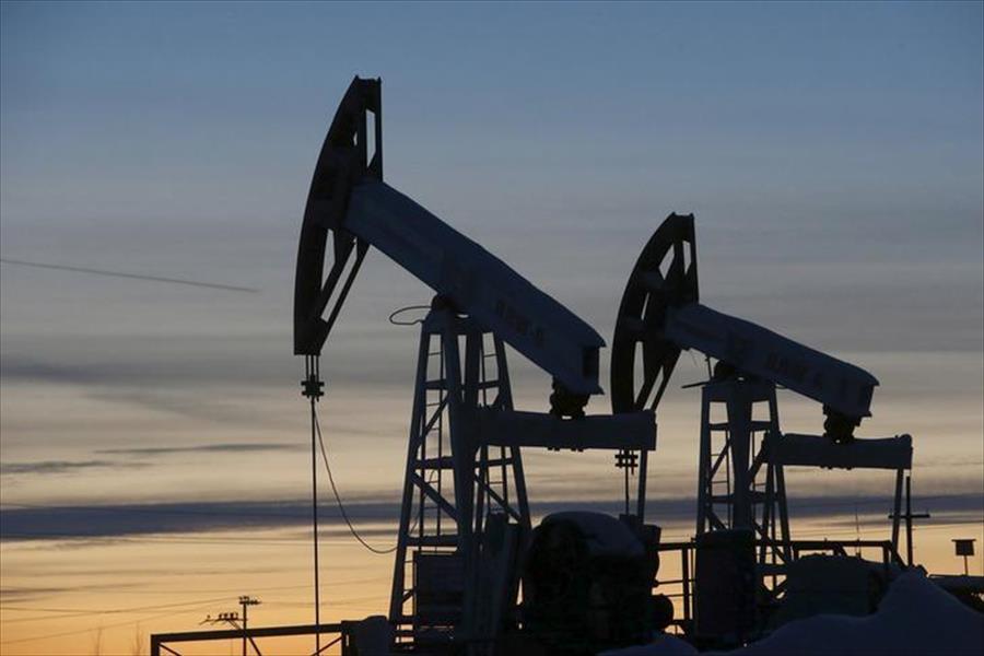 النفط يرتفع مع التزام «أوبك» باتفاق الخفض رغم قوة الإنتاج الأميركي