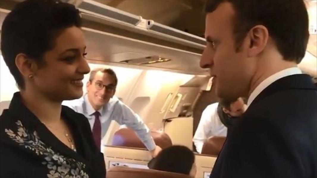الصدفة تقود شابة تونسية لاصطحاب ماكرون في طائرته الرئاسية ضمن وفده الرسمي