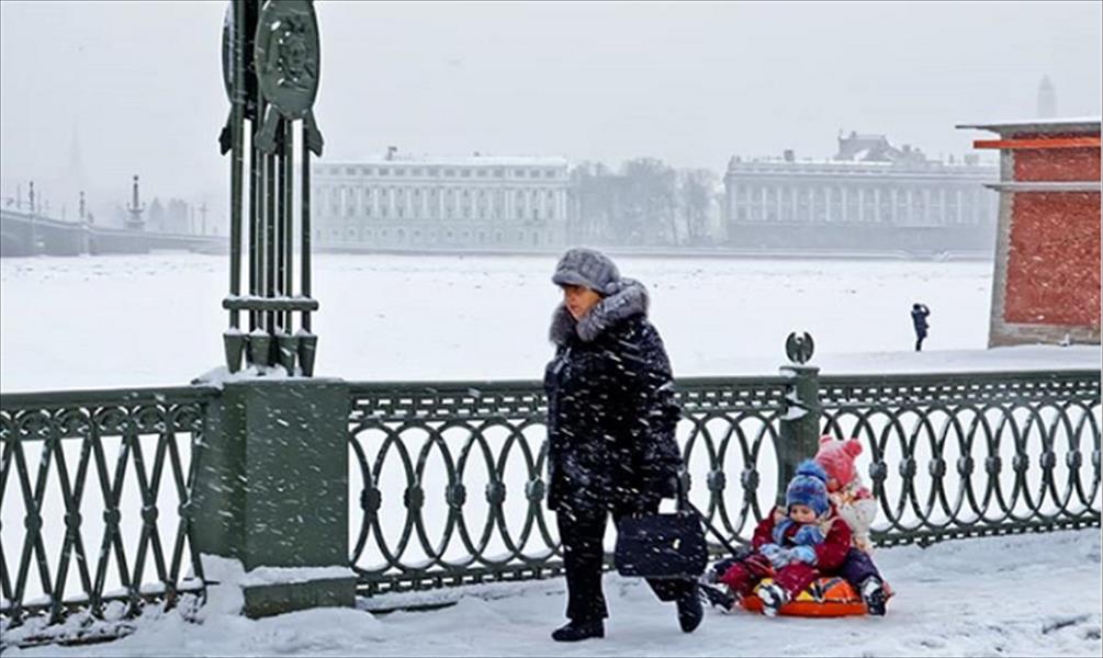 بالصور: الأبيض يغطي موسكو وأكوام الثلوج تبلغ مستويات قياسية