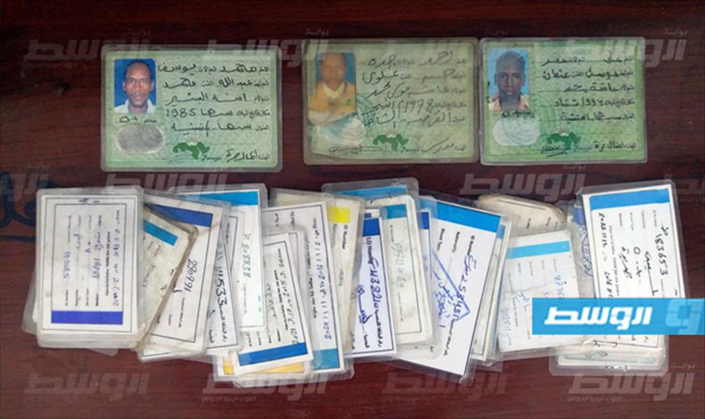 ضبط بطاقات شخصية ورخص قيادة مزورة في مرسى البريقة