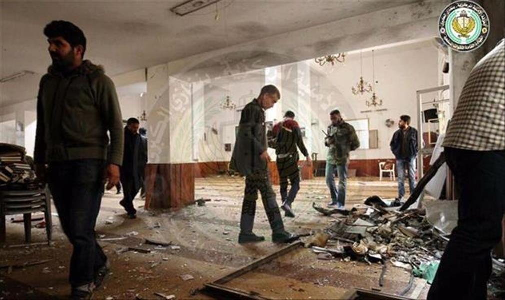 تفجير بنغازي.. دماء على الجدران وأحذية تتلمس آثار الضحايا
