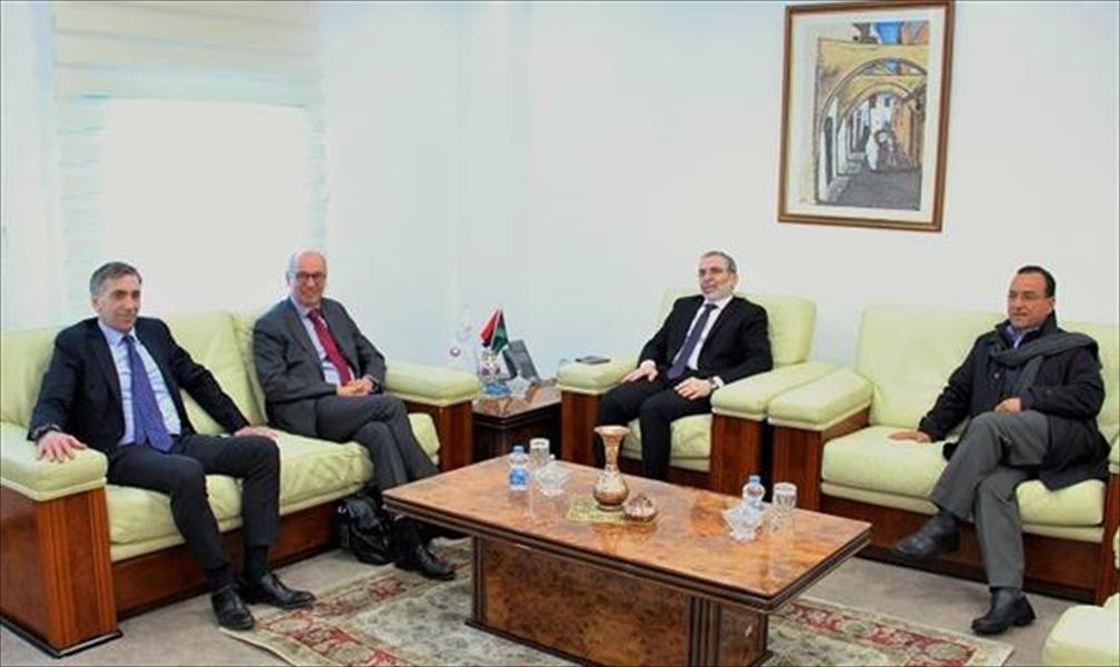 صنع الله يلتقي السفيرة الفرنسية ومدير فرع «توتال» في ليبيا