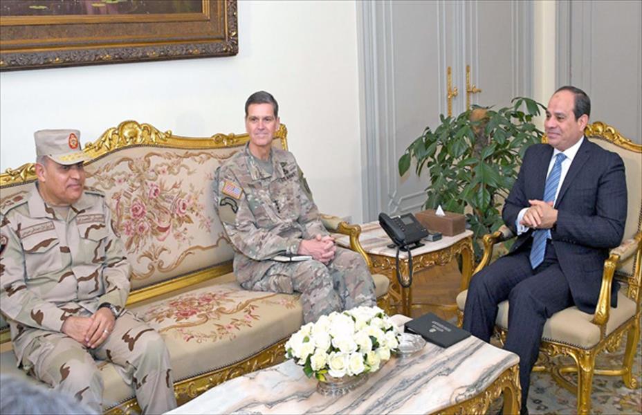 السيسي يبحث مع قائد القيادة المركزية الأميركية الارتقاء بالتعاون العسكري