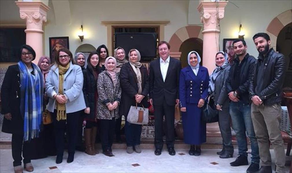 السفير البريطاني الجديد يصل طرابلس ويلتقي نشطاء