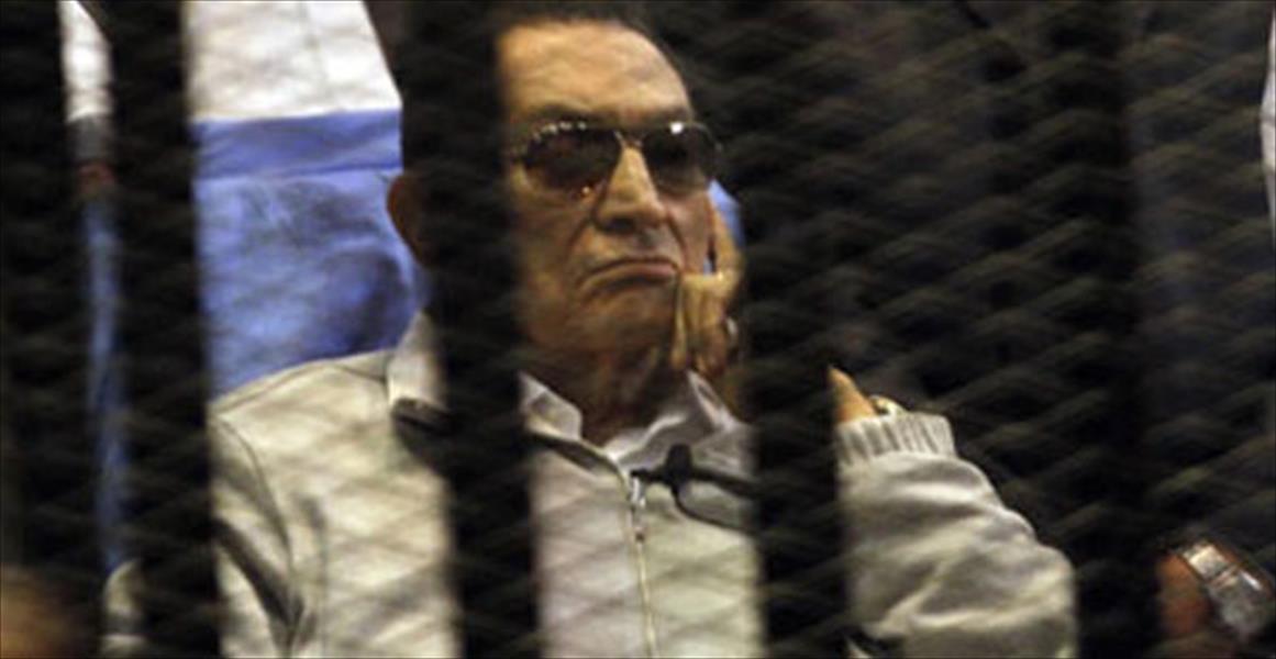 مصر: إسعاف مبارك في قاعة المحكمة
