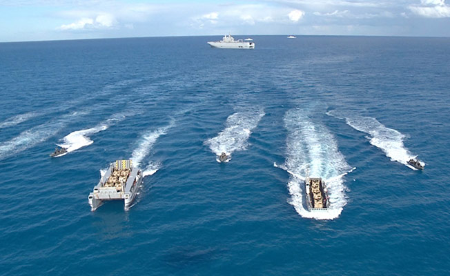 البحرية المصرية تنفذ عملية تدريبية في البحر المتوسط بمشاركة القوات الجوية (صور)