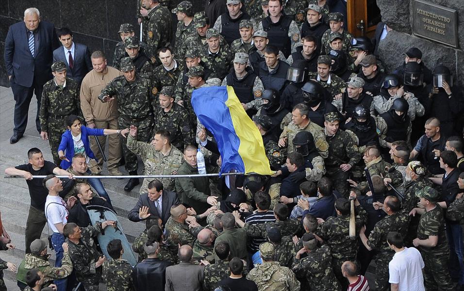 أوكرانيا تحتجز الملحق العسكري الروسي بتهمة التجسس