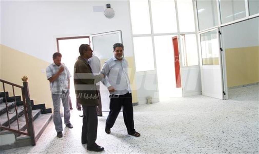 محلي بنغازي يفتتح مدرسة بالكويفية