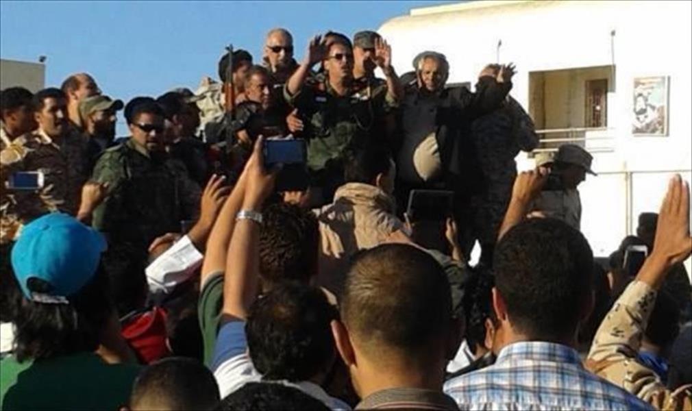 شباب طبرق يطالبون آمر المنطقة العسكرية بالانحياز لـكرامة ليبيا