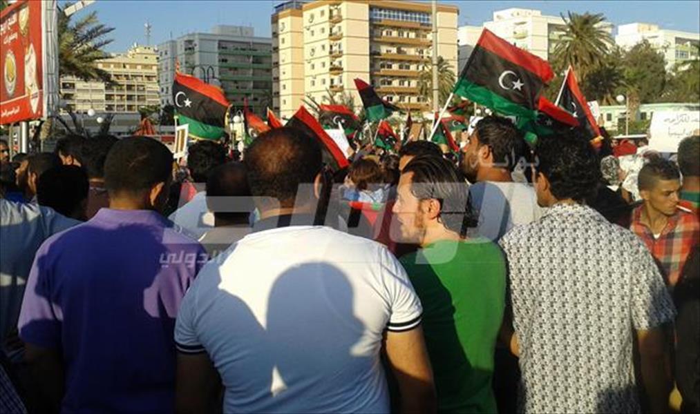 متظاهرون يعلنون في ساحة الحرية ببنغازي رفضهم لـ«عملية الكرامة»