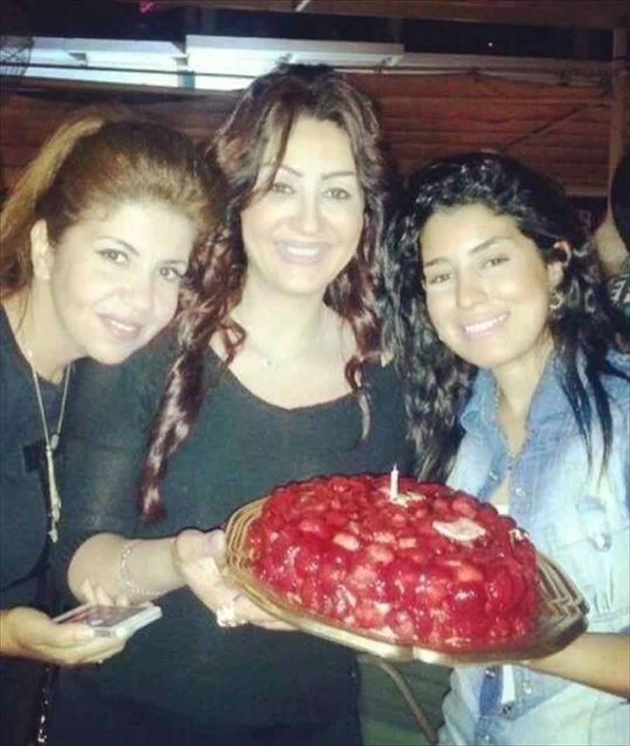 بالصور: آيتن عامر تحتفل بعيد ميلاد شقيقتها وفاء عامر