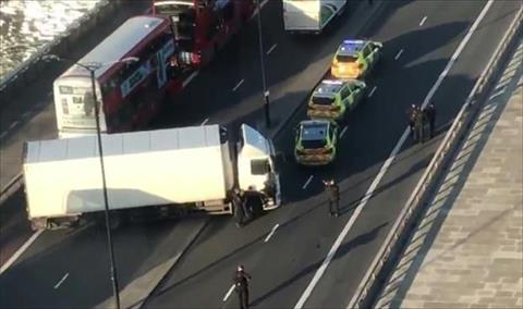 الشرطة البريطانية تؤكد مقتل شخصين في الهجوم على جسر لندن