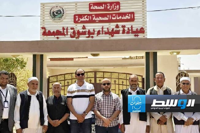 عثمان عبدالجليل في جولة بعيادة شهداء بوشوق بالكفرة، 27 أبريل 2024. (حكومة حماد)