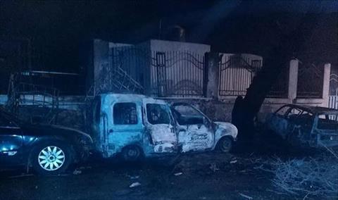 سيارة مدمرة جراء القصف على طريق السور، 14 مايو 2020، (بلدية أبوسليم)