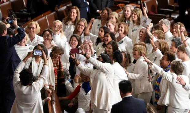 نائبات يرتدين الأبيض أثناء خطاب ترامب تكريمًا لنضال النساء