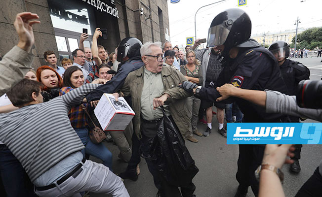 القبض على 100 شخص في روسيا خلال مسيرة ضد «فساد الشرطة»