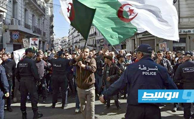 «فرانس برس»: الآلاف من أنصار الحراك يحتشدون في شوارع العاصمة الجزائرية