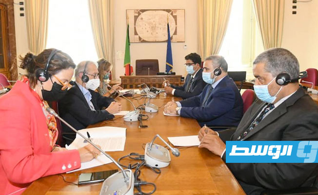 لقاء المشري مع رئيس لجنة الشؤون الخارجية بمجلس النواب الإيطالي، بييرو فاسينو في روما، الأربعاء 8 سبتمبر 2021. (المجلس الأعلى للدولة)